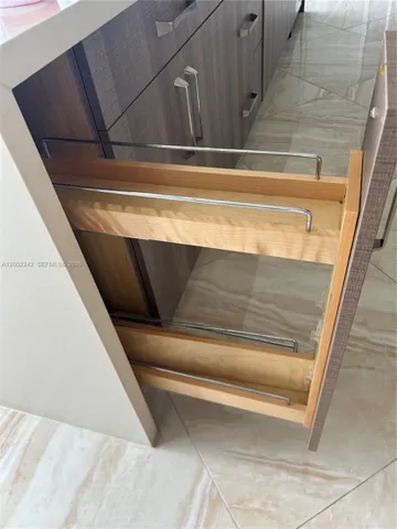 Pull out spice rack