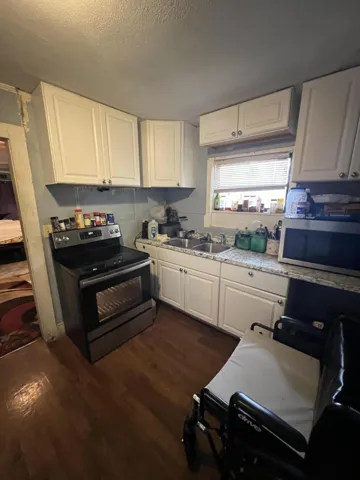 30 122 Kitchen from Opposite Side