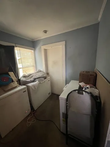 32 122 Laundry Area Opposite Side
