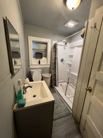 33 122 Bathroom