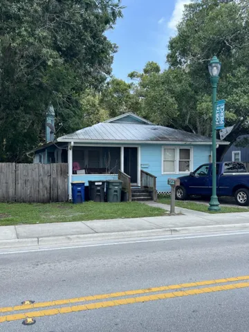 25 Front of 122 From Street