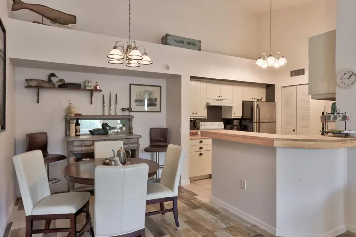 Dining/Kitchen Area
