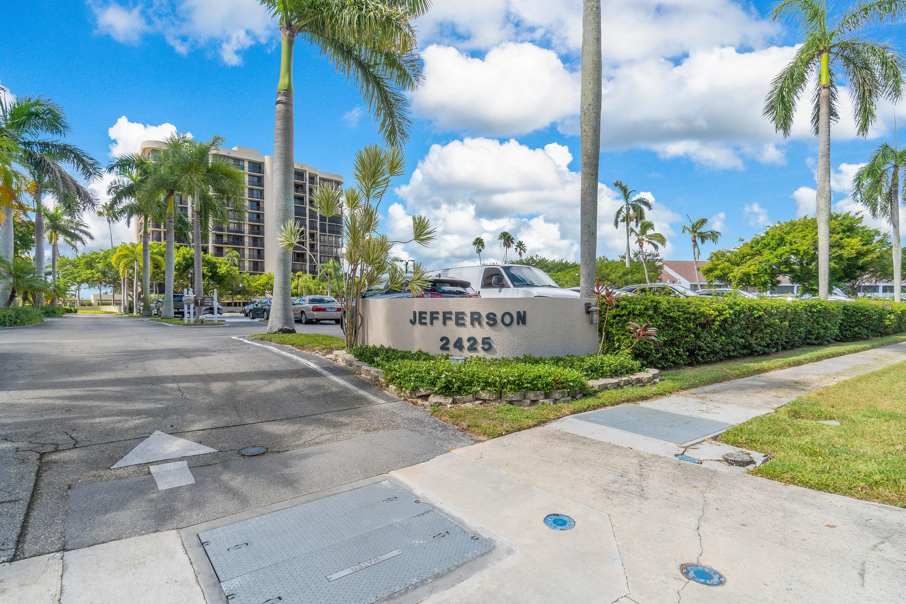 001-2425PresidentialWay-WestPalmBeach-FL