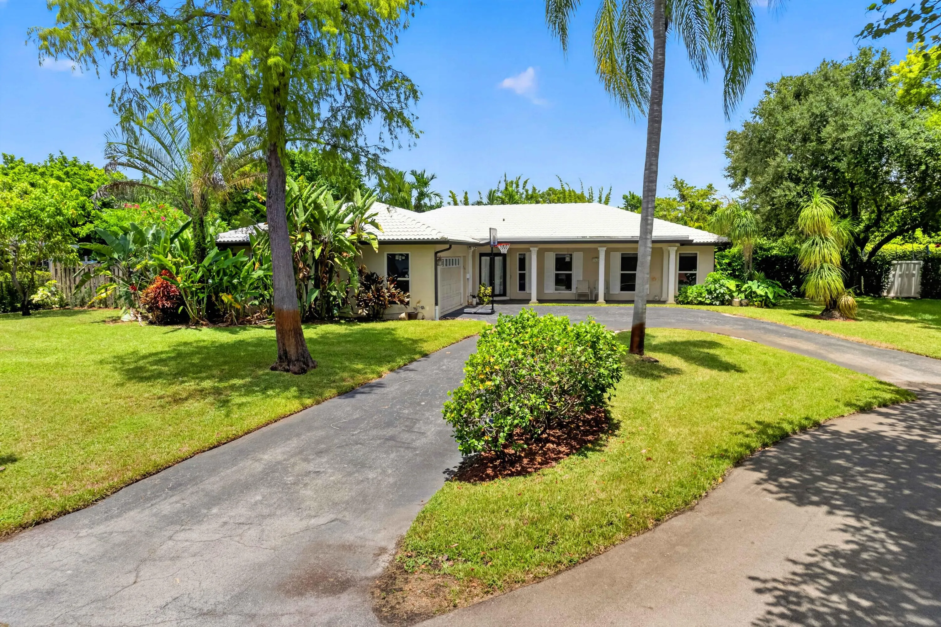 9404 NW 37th Ct _055