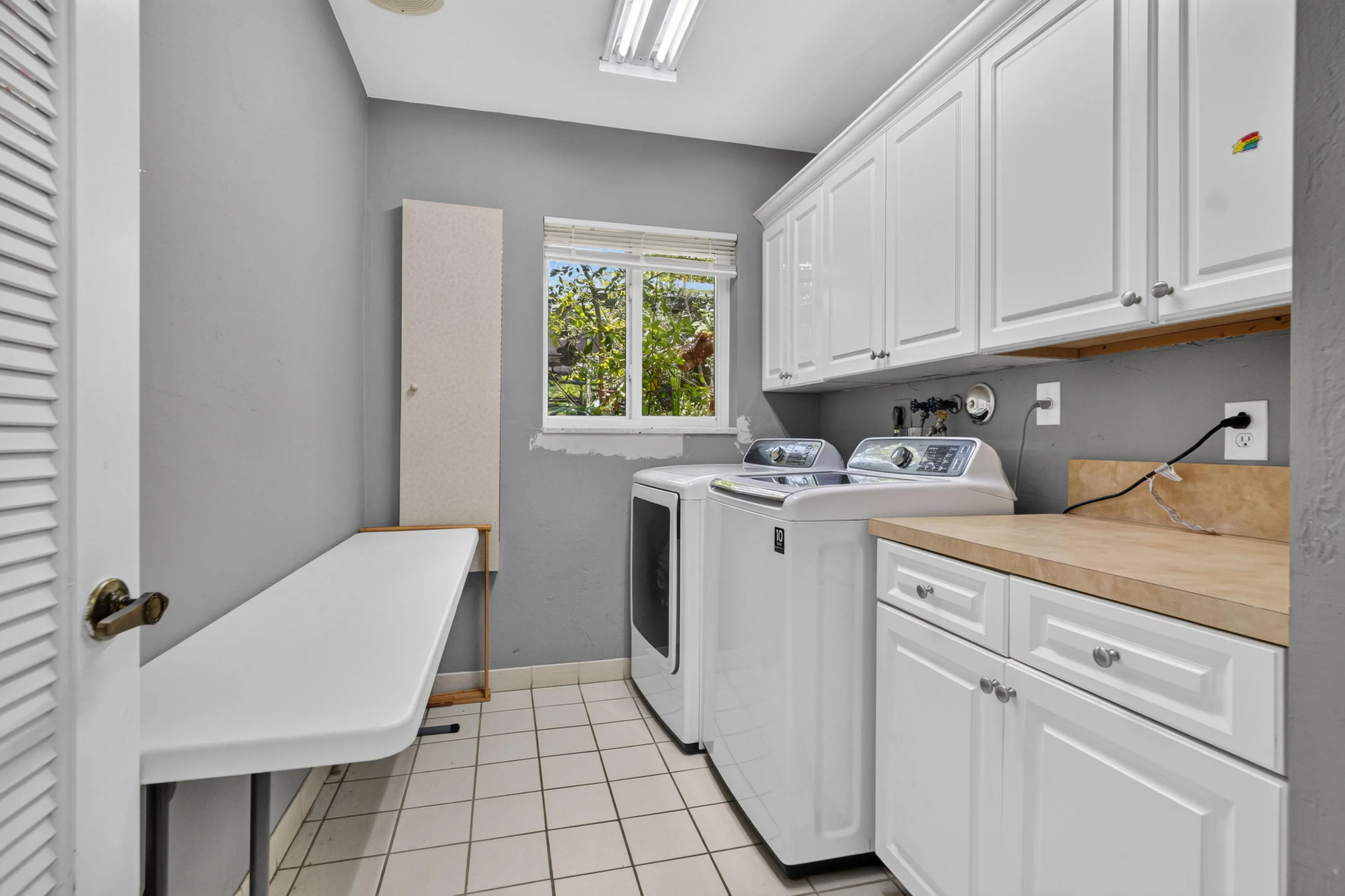 9404 NW 37th Ct _040