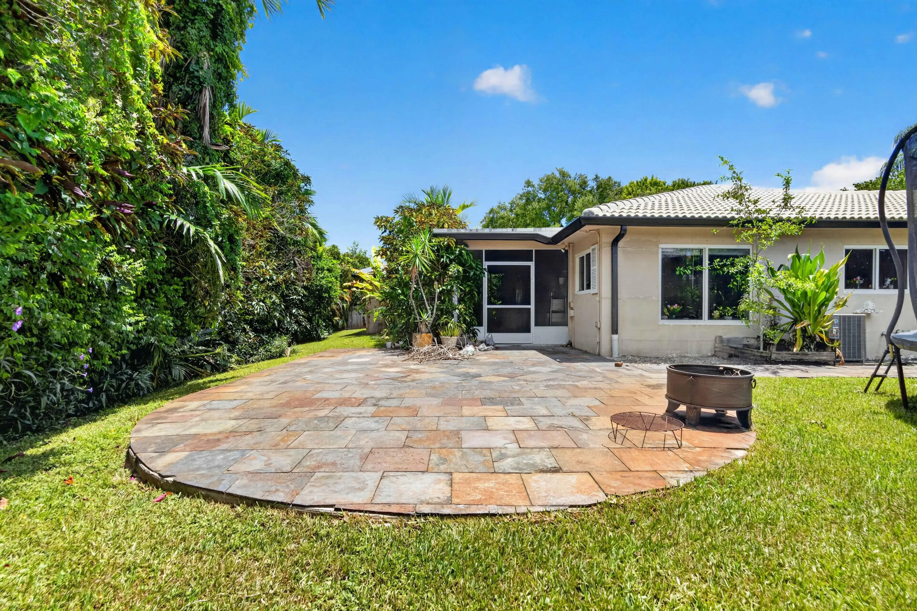 9404 NW 37th Ct _028