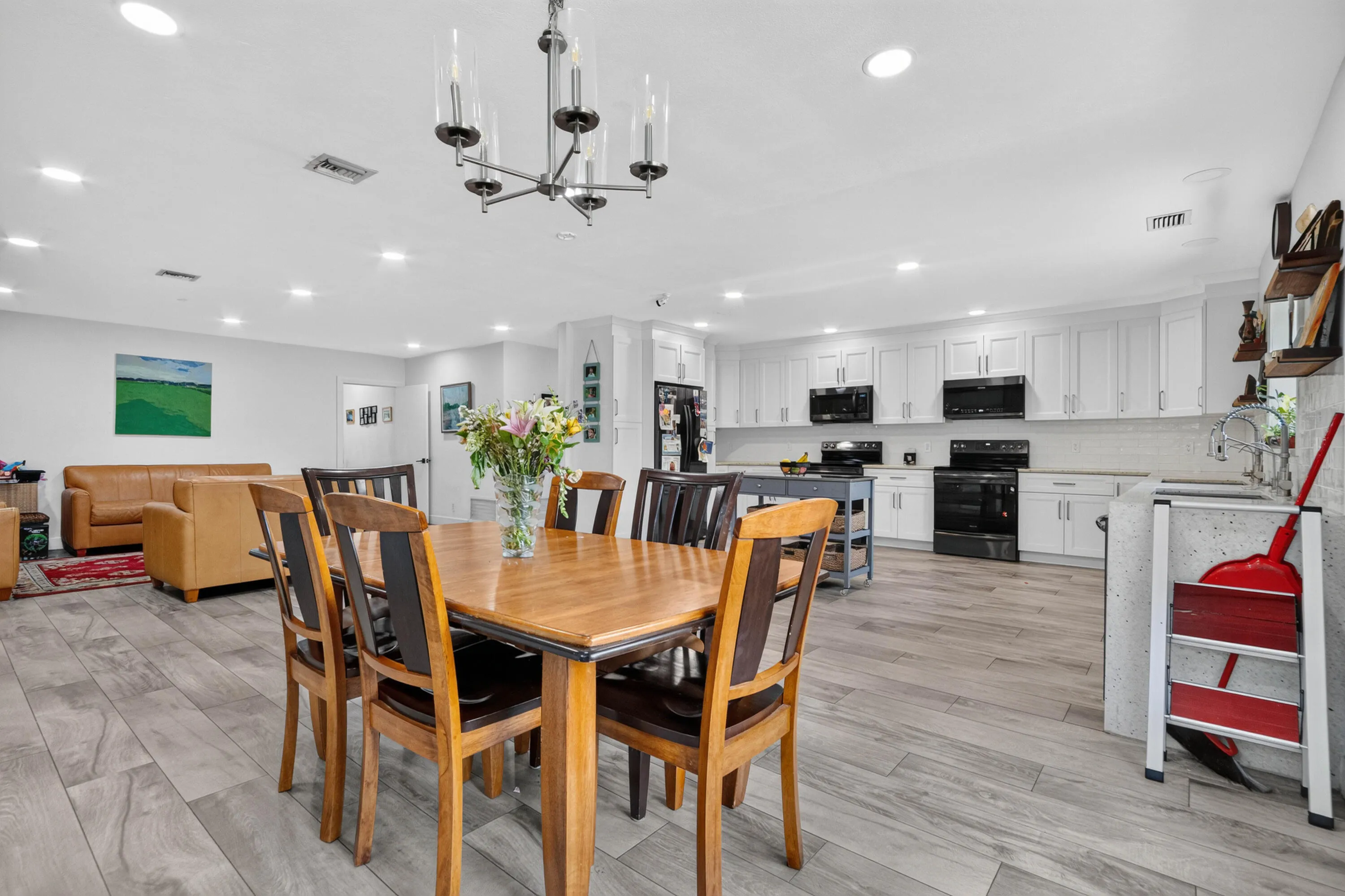 9404 NW 37th Ct _016