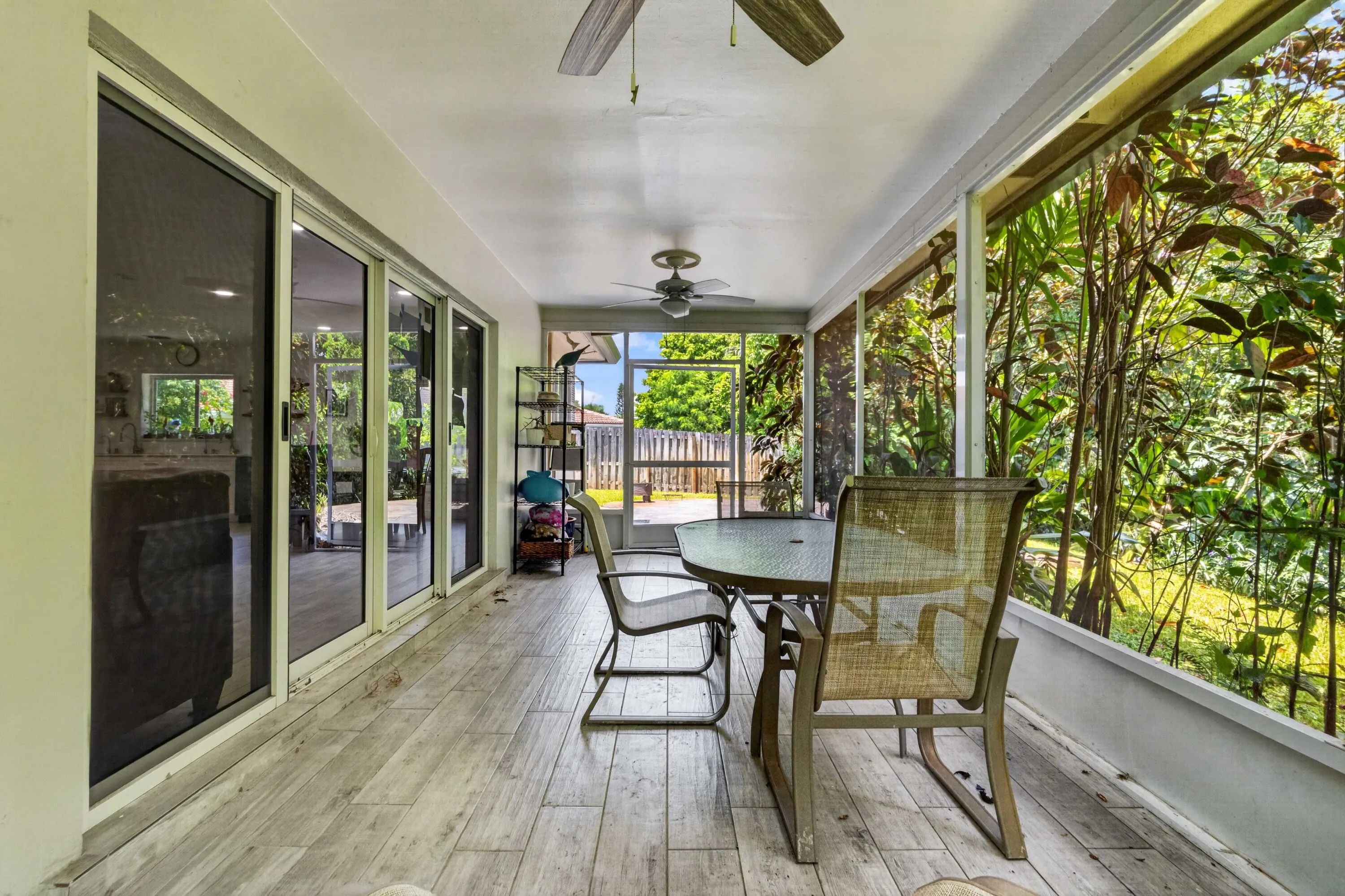 9404 NW 37th Ct _024