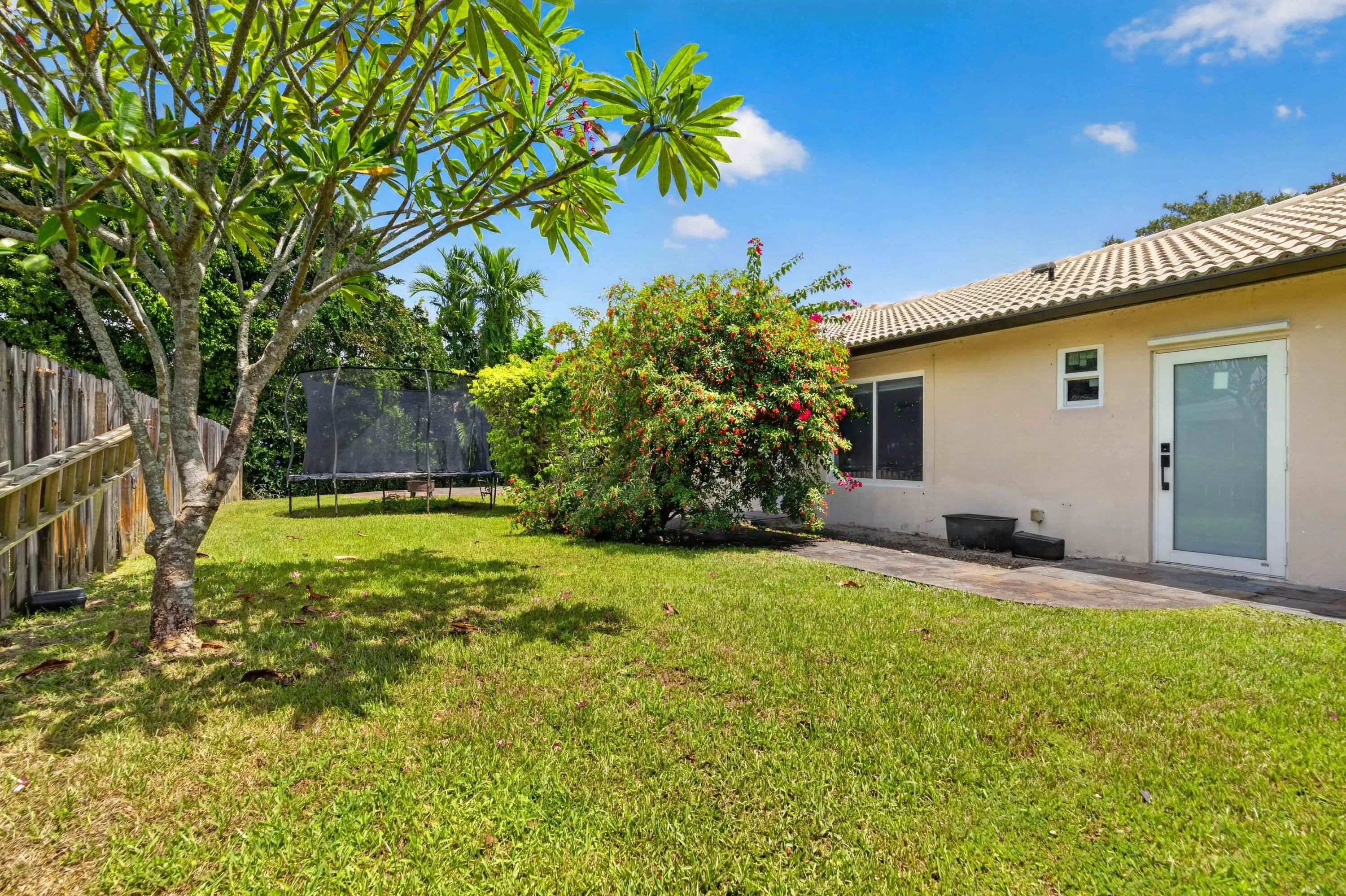 9404 NW 37th Ct _027