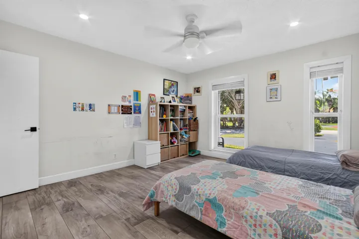 9404 NW 37th Ct _031