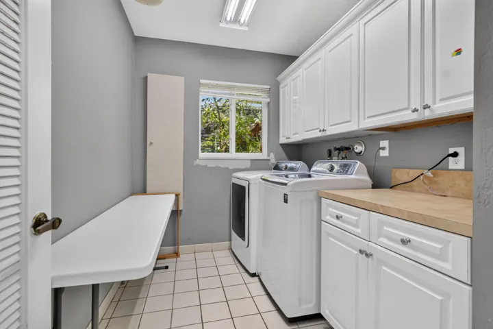 9404 NW 37th Ct _040
