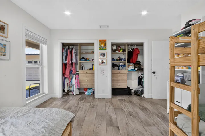 9404 NW 37th Ct _034