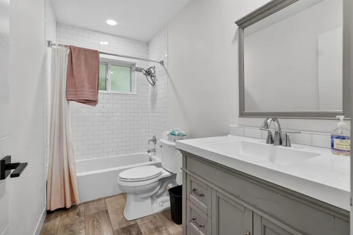 9404 NW 37th Ct _022