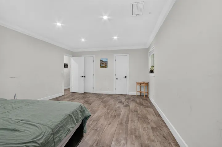 9404 NW 37th Ct _038