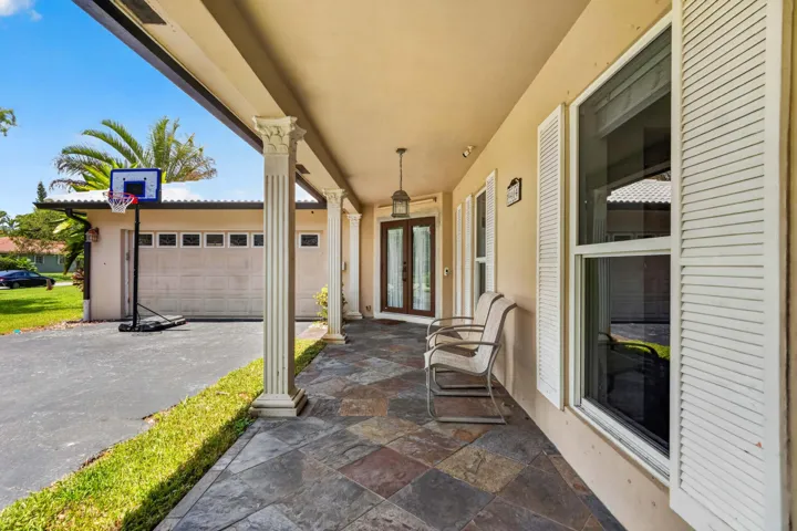9404 NW 37th Ct _045