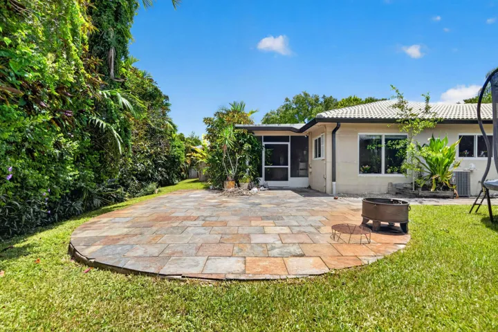 9404 NW 37th Ct _028