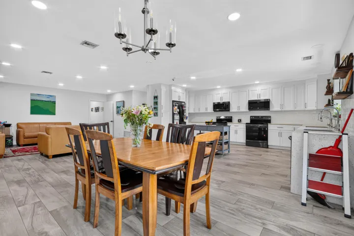 9404 NW 37th Ct _016