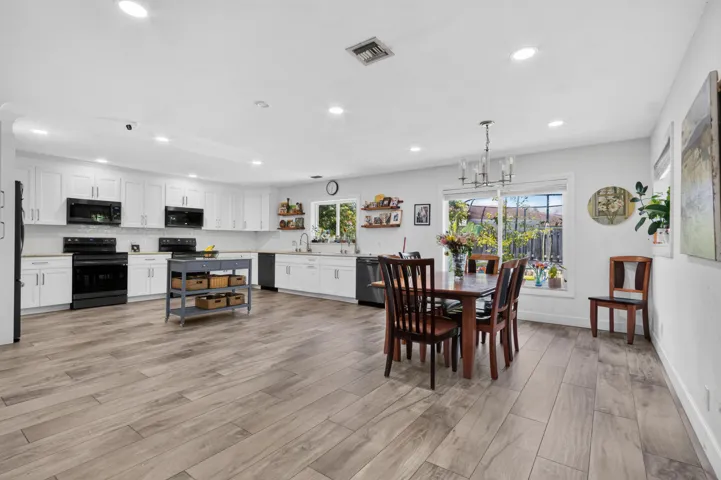 9404 NW 37th Ct _014