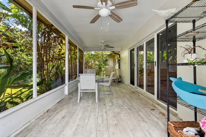 9404 NW 37th Ct _023