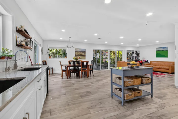 9404 NW 37th Ct _015