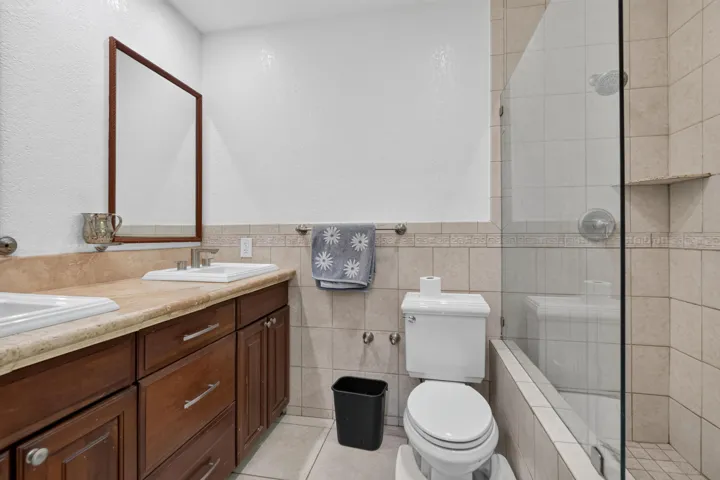 9404 NW 37th Ct _035