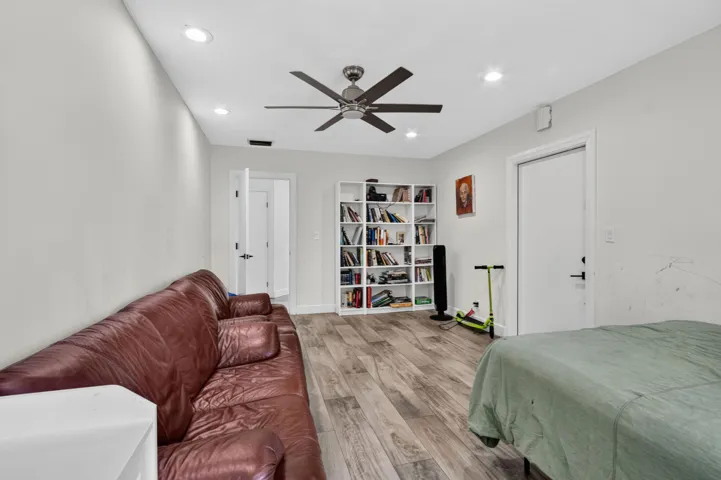 9404 NW 37th Ct _003