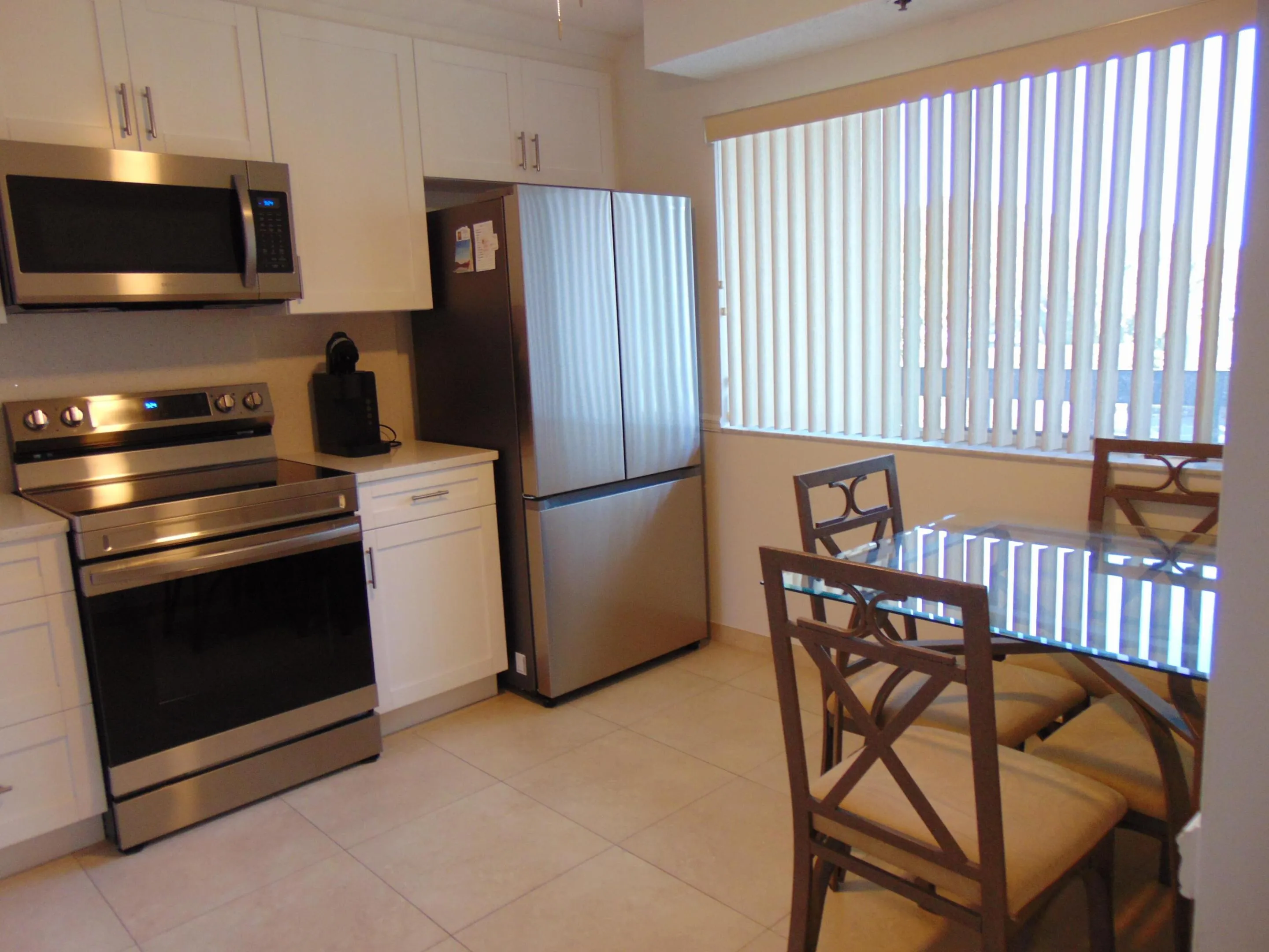 EAT-IN KITCHEN