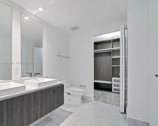 & walking closet
