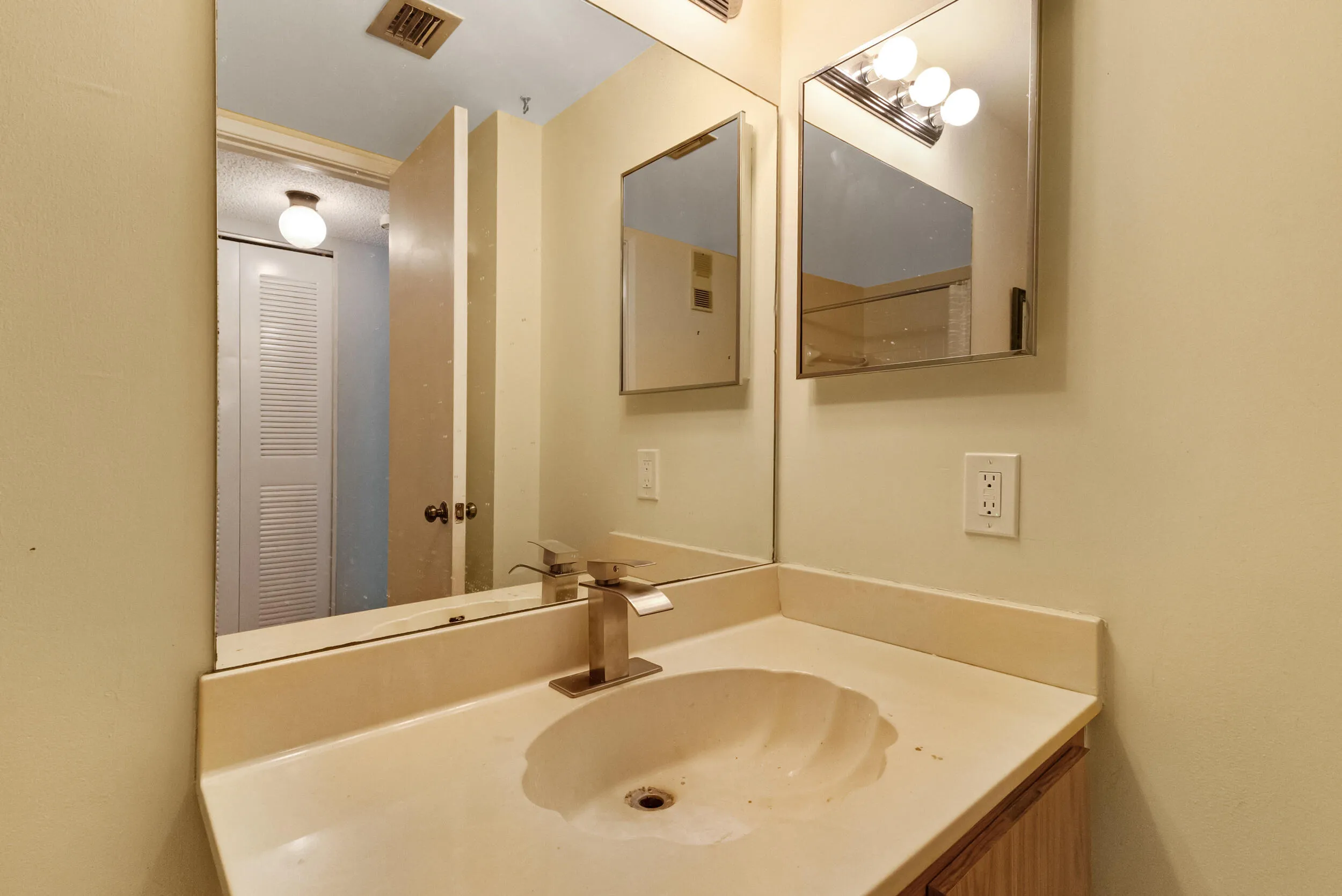 accutour_01 2209-s-cypress-bend-dr-unit-