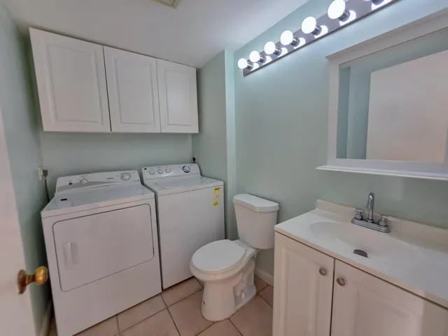 half bathroom / laundry