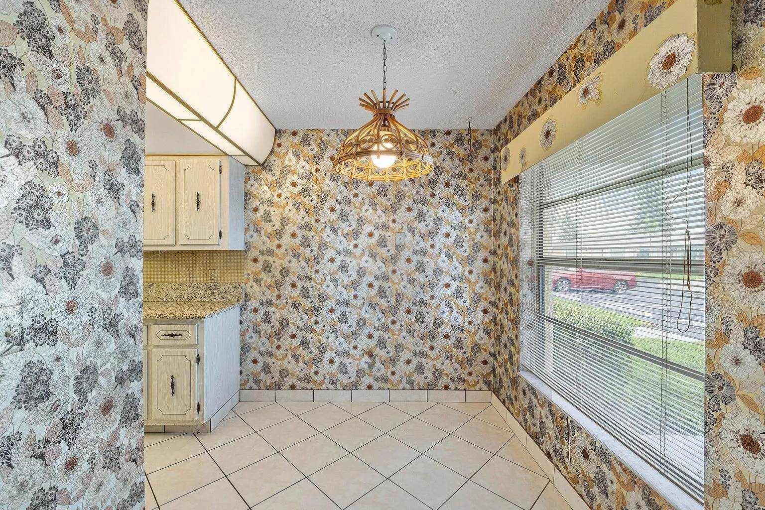 Eat-in kitchen