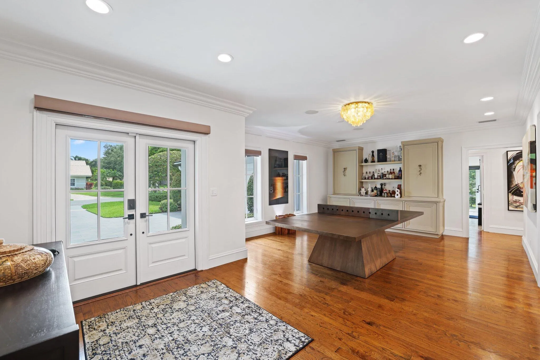 Entrance / dining