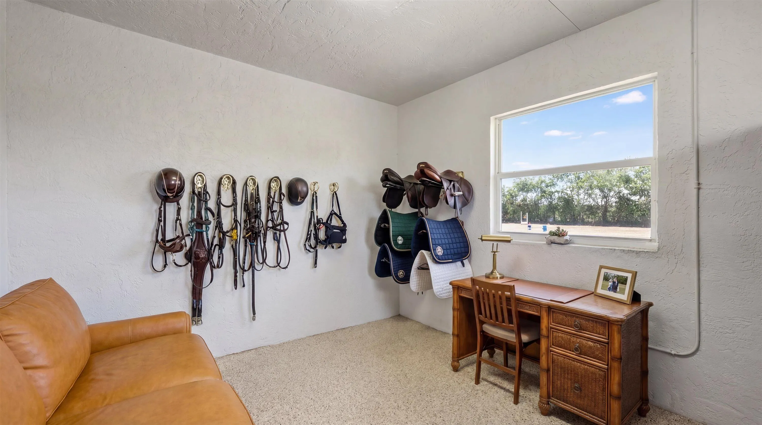 Tackroom with washer and dryer