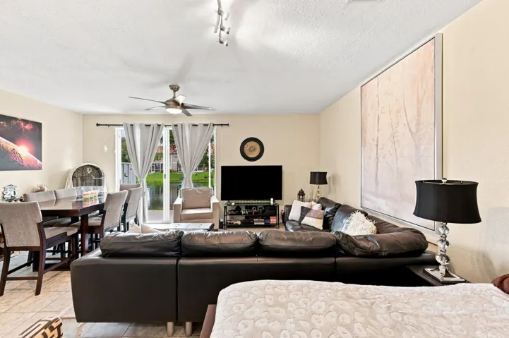 12_living room