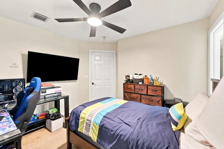 21_bedroom
