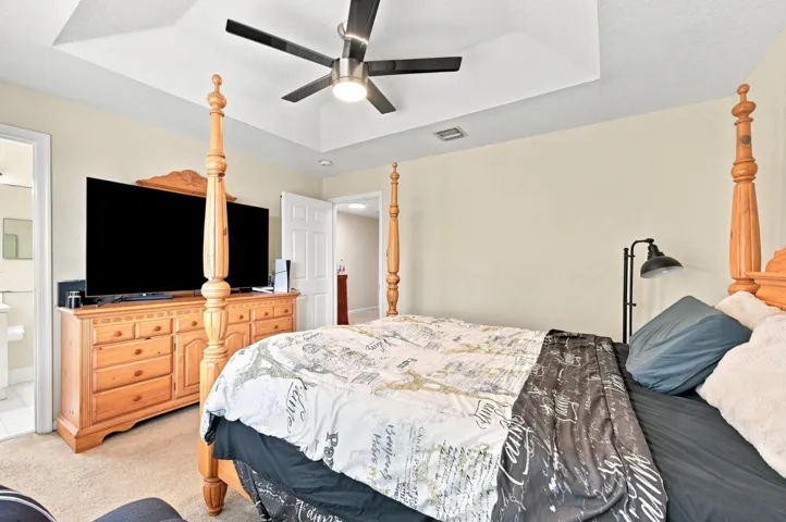 15_primary bedroom