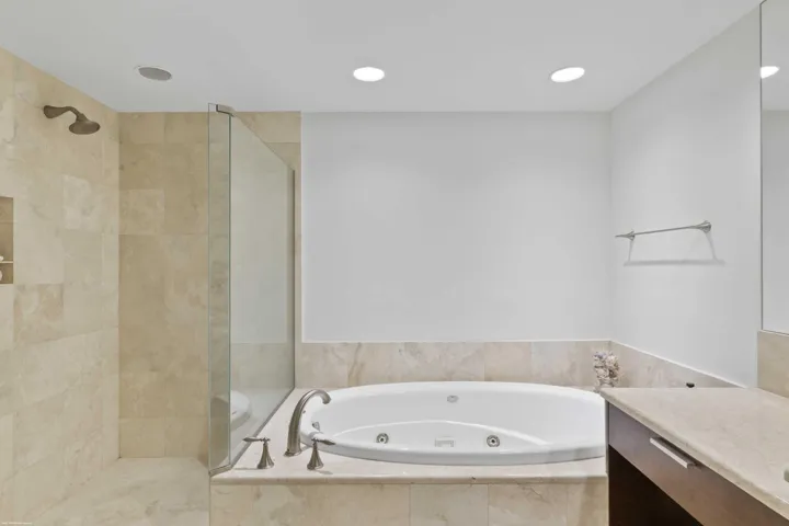 3800 N Ocean Dr 1450 019