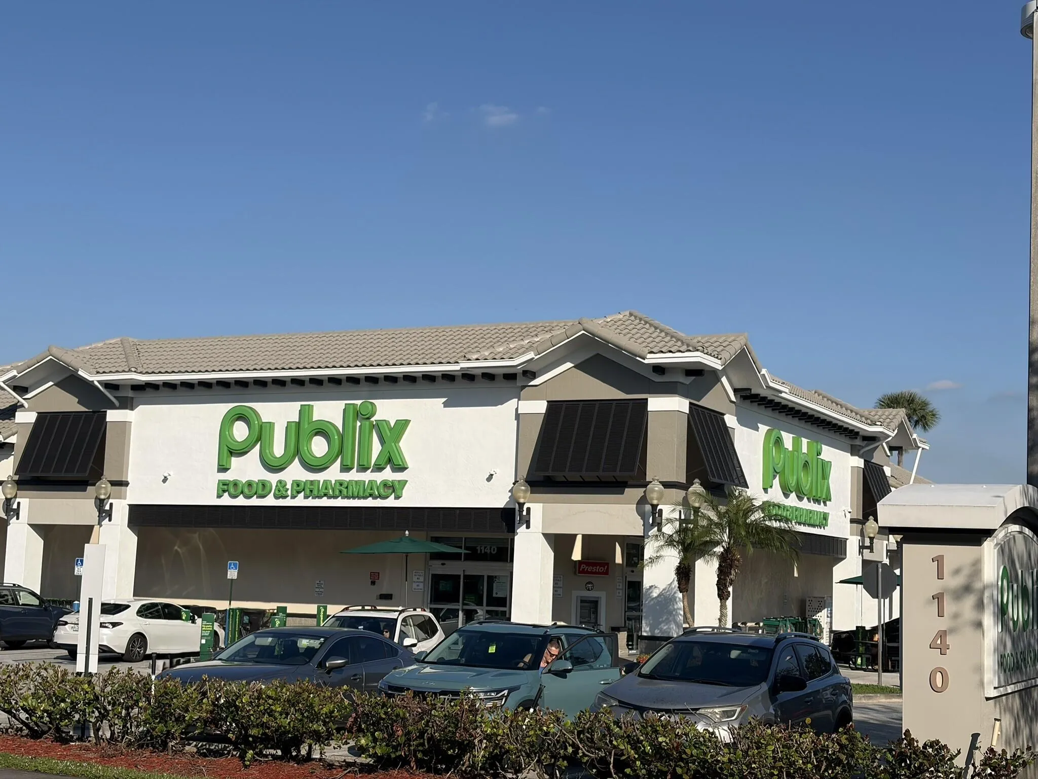 supermarket_palm_aire_nieves_group.jpg