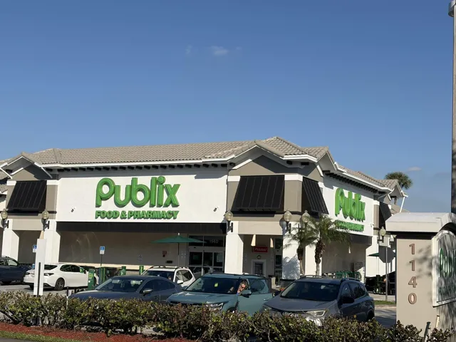 supermarket_palm_aire_nieves_group.jpg