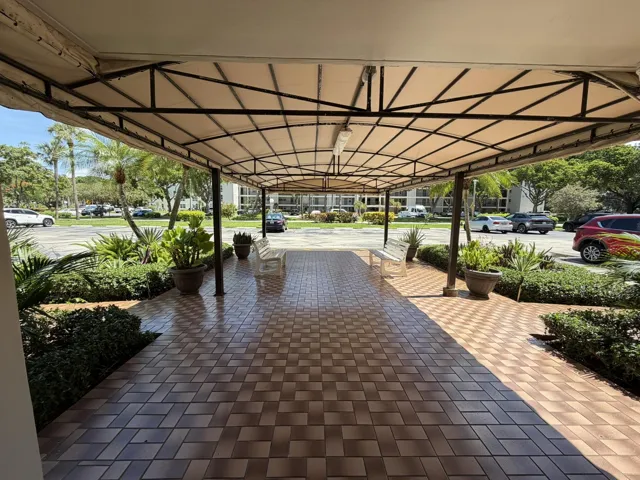Canopied Bldg