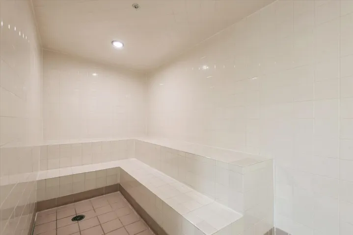 6th FL Mens/Womens Steam rooms
