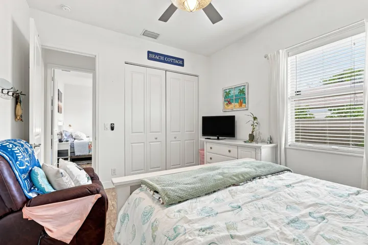 26_bedroom