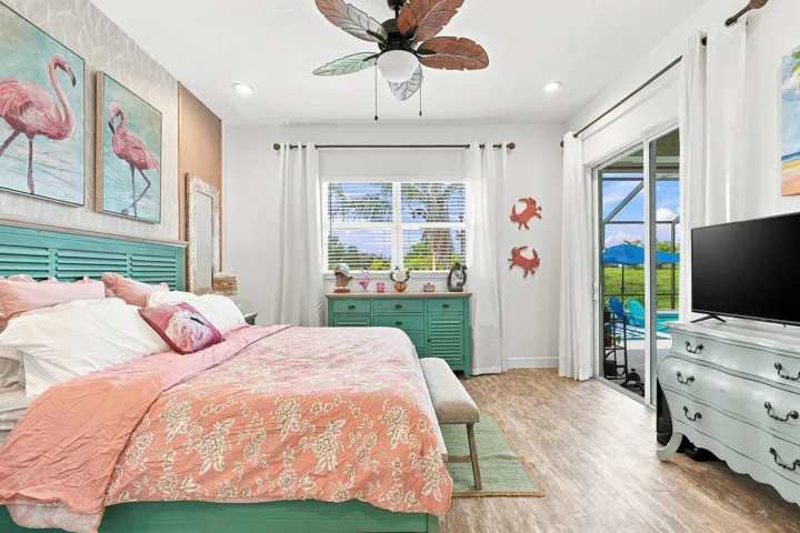 17_primary bedroom