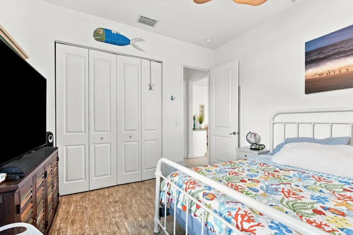 24_bedroom