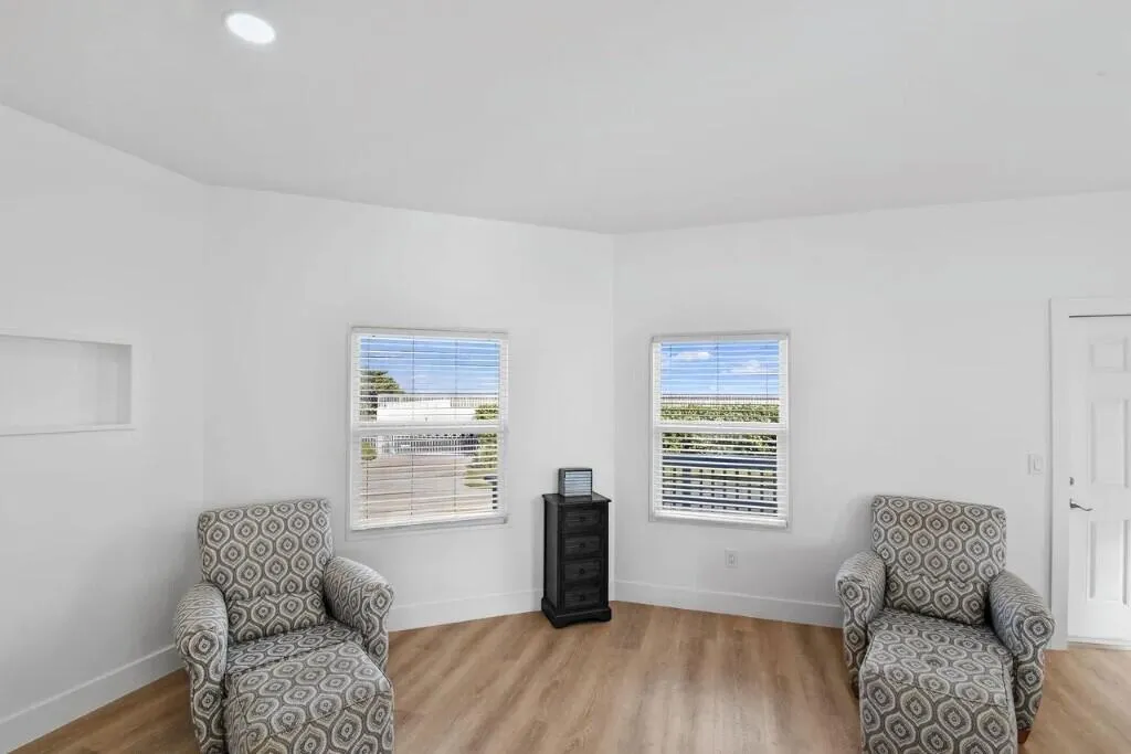 Master Sitting Area