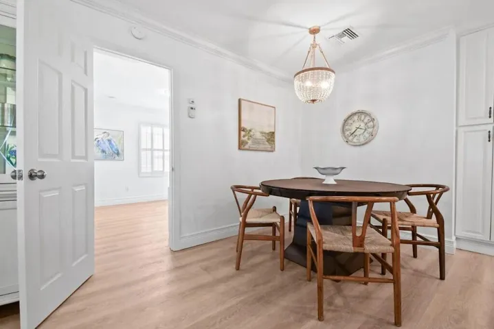 Kitchen Dining Area