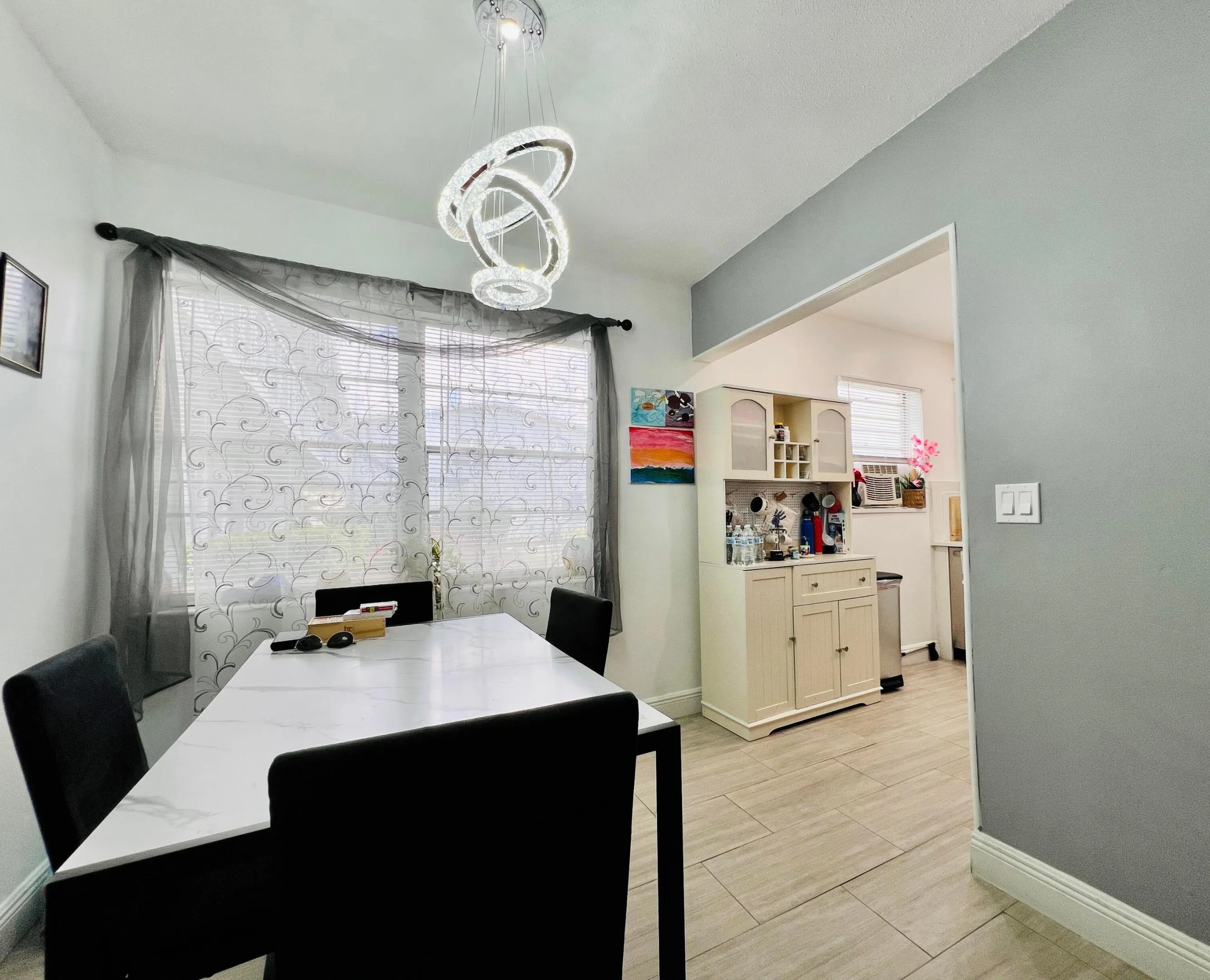 Dining to Kitchen