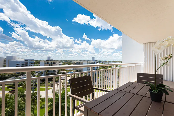 Balcony with intercostal view