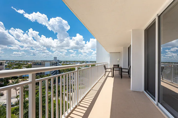 Balcony with intercostal view