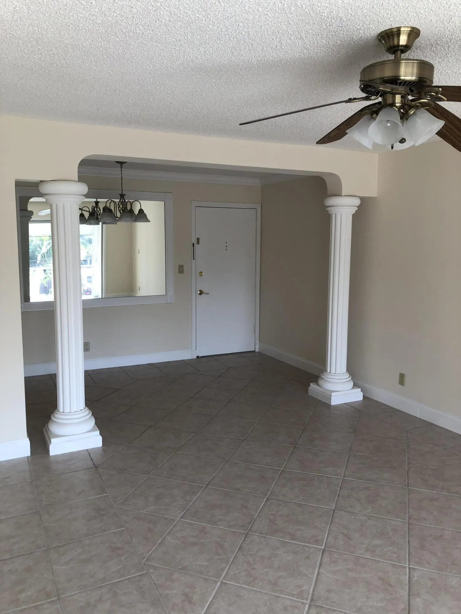 LIVING/DINING